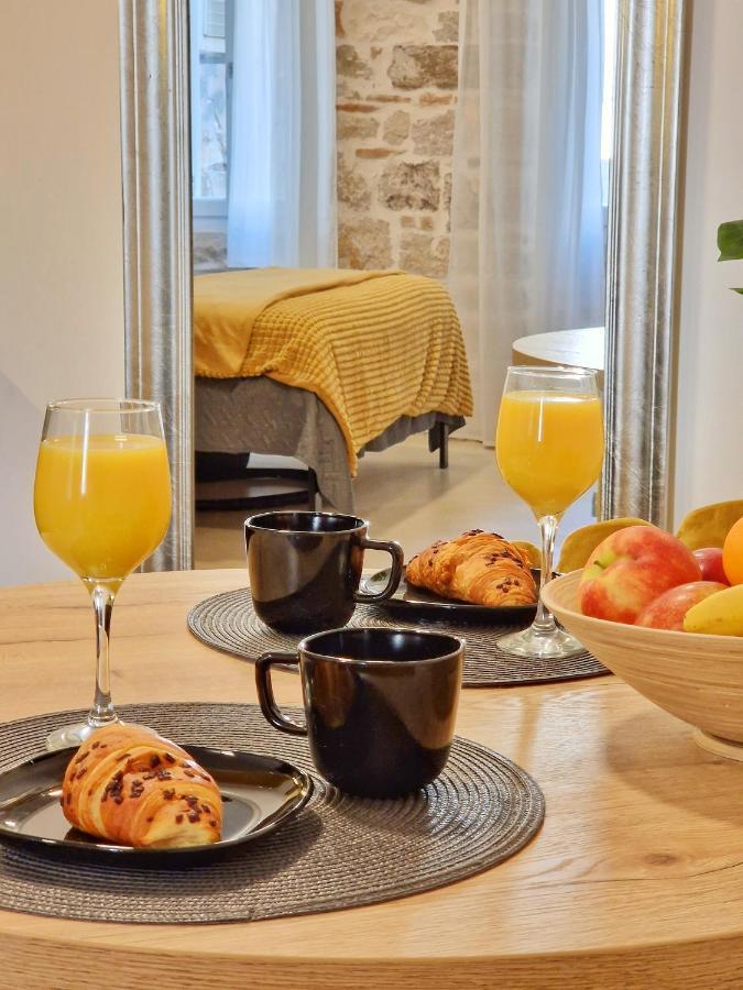 Hidden Oasis Apartment Ровин Екстериор снимка