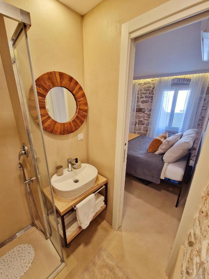 Hidden Oasis Apartment Ровин Екстериор снимка