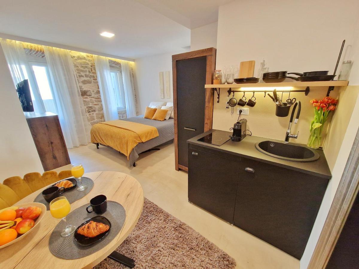 Hidden Oasis Apartment Ровин Екстериор снимка