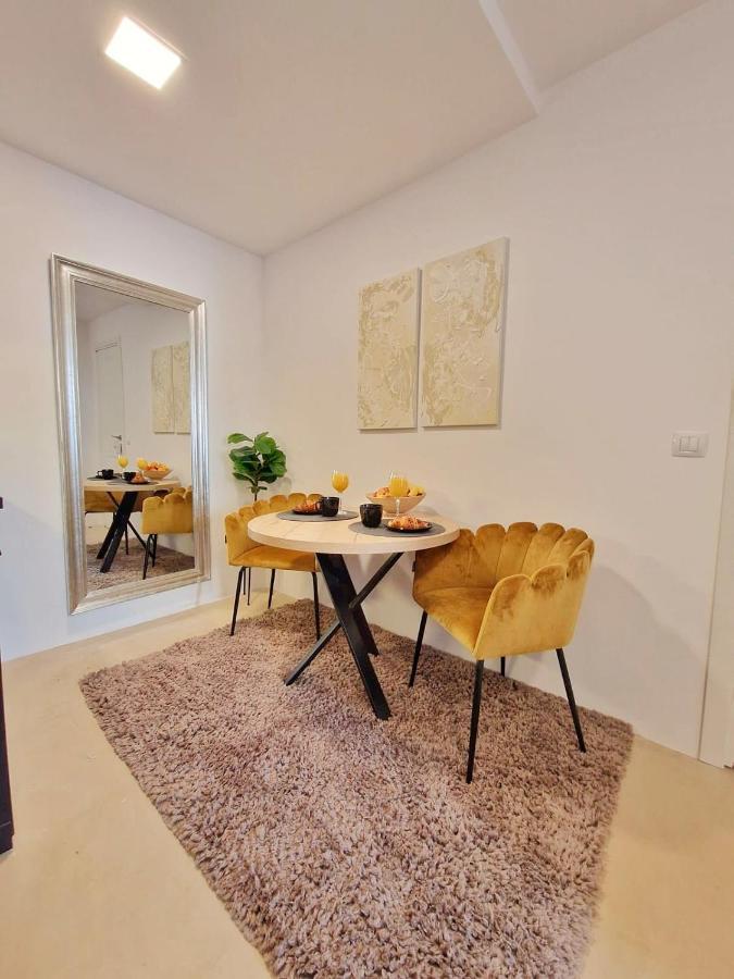 Hidden Oasis Apartment Ровин Екстериор снимка