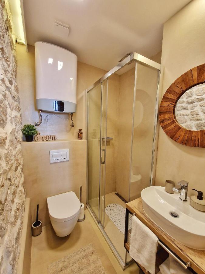 Hidden Oasis Apartment Ровин Екстериор снимка